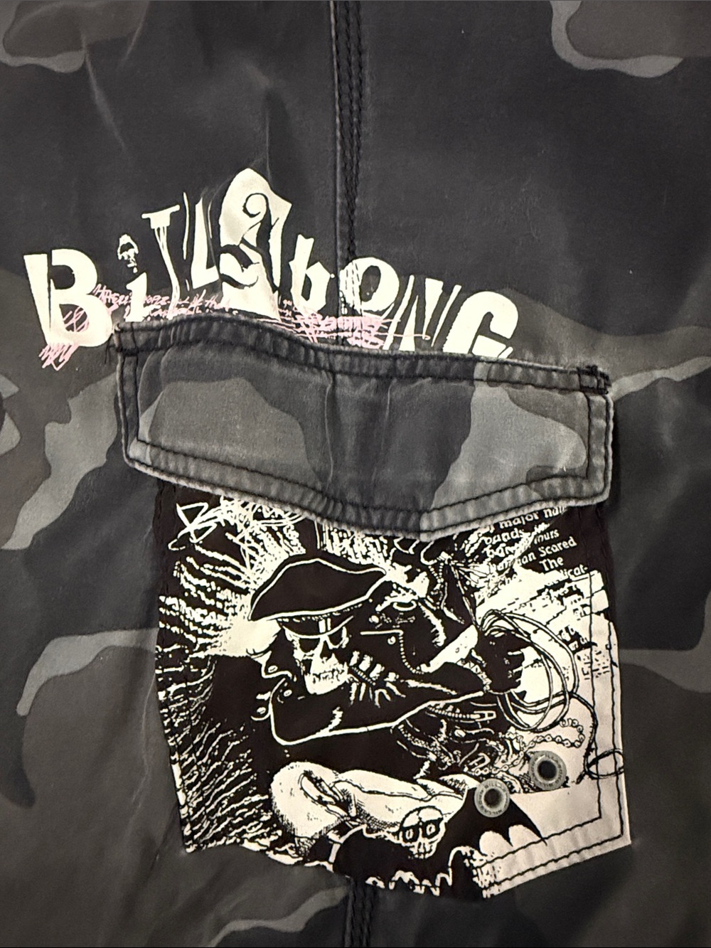 Billabong Men's Dark Gray Camo Cargo Shorts with Pink Trim - Picture 3 of 5